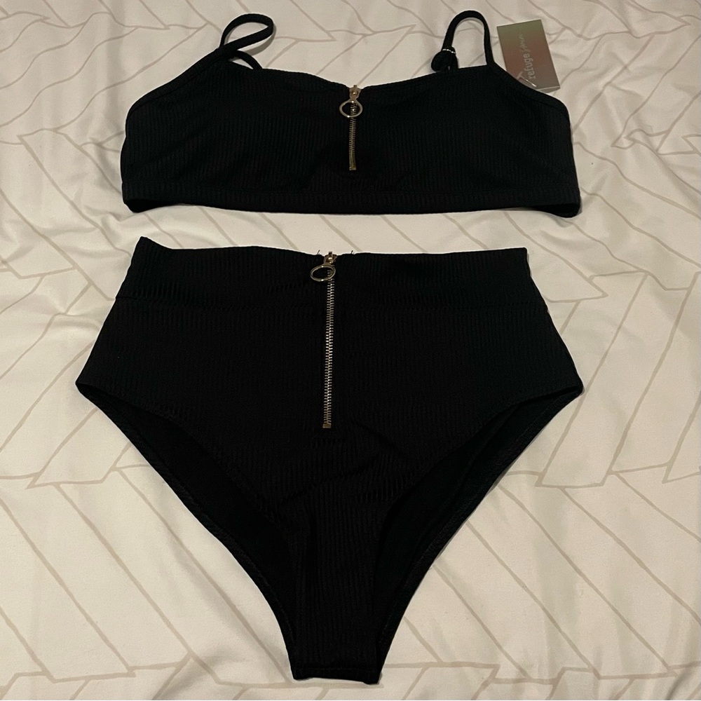New Refuge Swim Junior size XL Black 2-piece swimsuit.